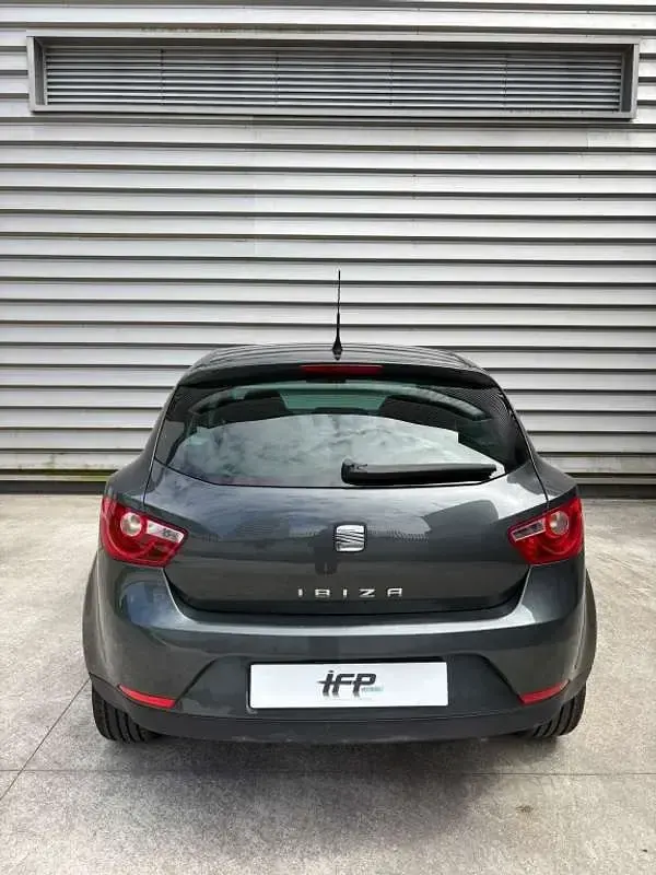 Usado Seat Ibiza 86 CV (63 kW) 2008 Gris Utilitario
