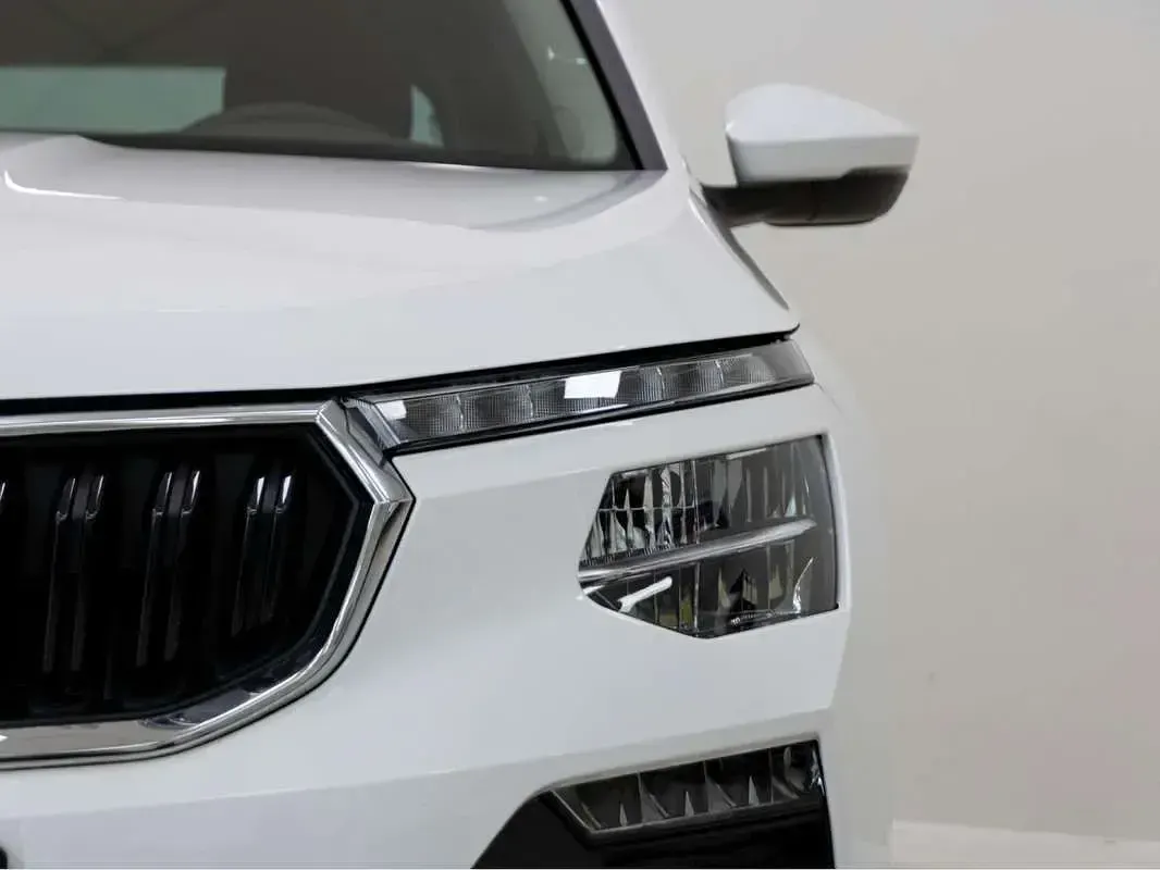 Usado Skoda Kamiq Selection 116 CV (85 kW) 2025 Blanco SUV