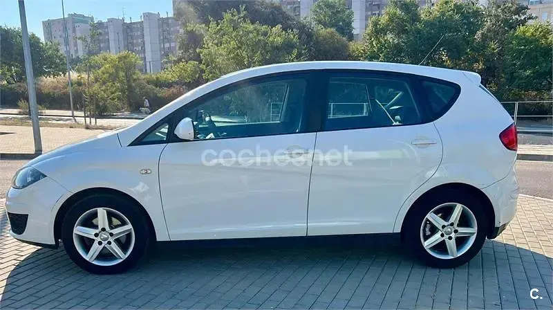 Usado Seat Altea Reference 105 CV (77 kW) 2011 Blanco Monovolumen