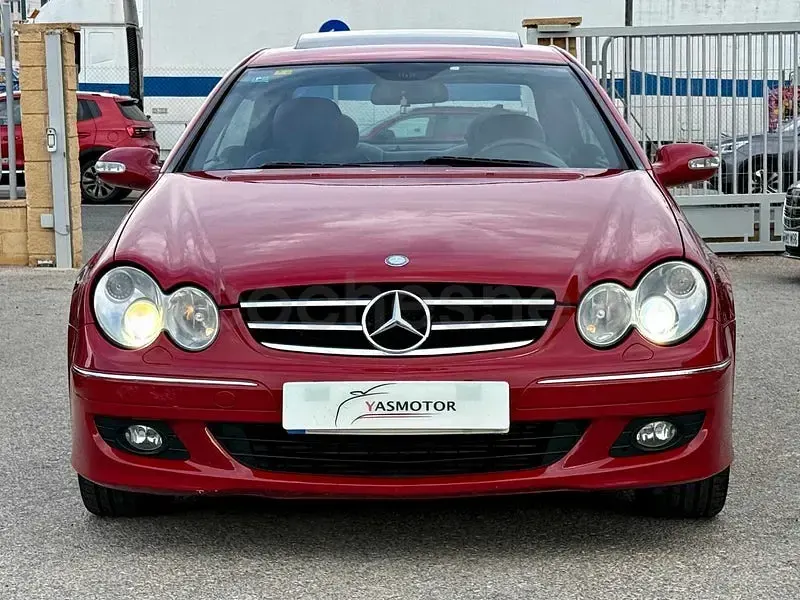 Usado Mercedes CLK320 Avantgarde 224 CV (164 kW) 2007 Rojo Coupe