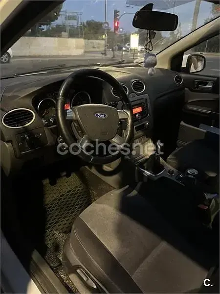 Usado Ford Focus Trend 109 CV (80 kW) 2010 Blanco Berlina