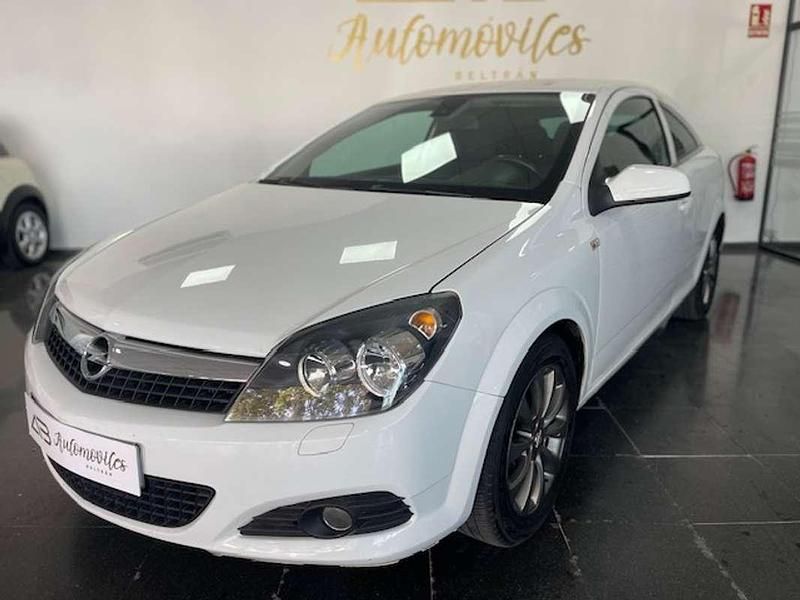 Usado Opel Astra GTC 110 CV (80 kW) 2010 Blanco Utilitario