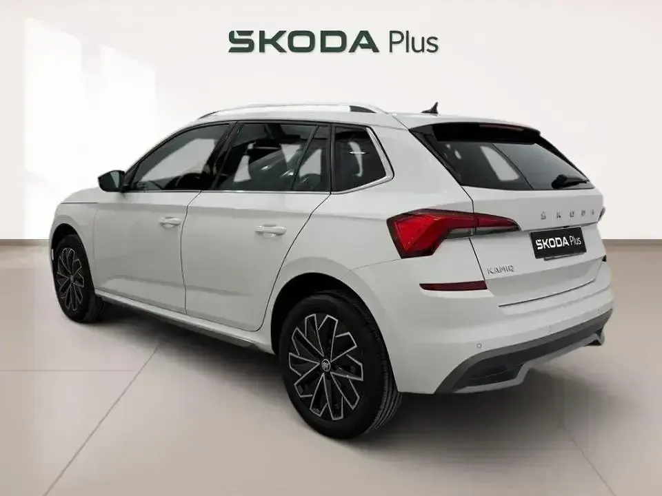 Usado Skoda Kamiq Style 110 CV (80 kW) 2022 Blanco SUV