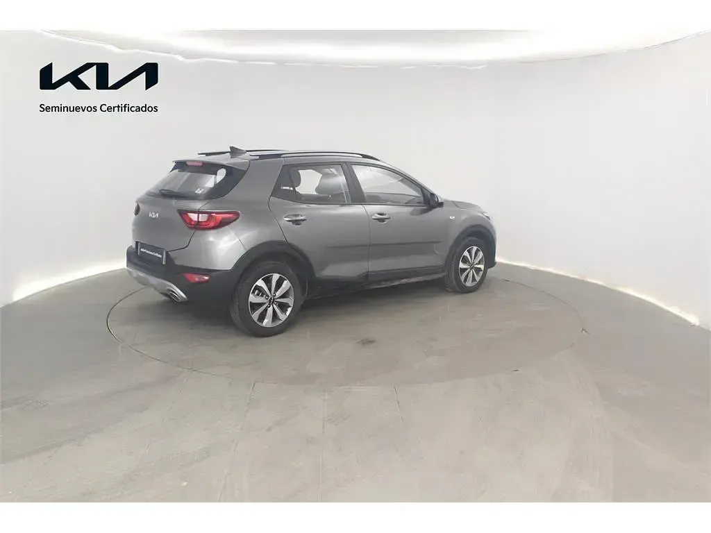 Usado Kia Stonic 101 CV (74 kW) 2025 Gris SUV