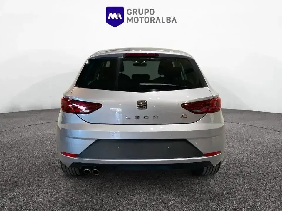 Usado Seat Leon FR 125 CV (91 kW) 2017 Gris / plata Familiar