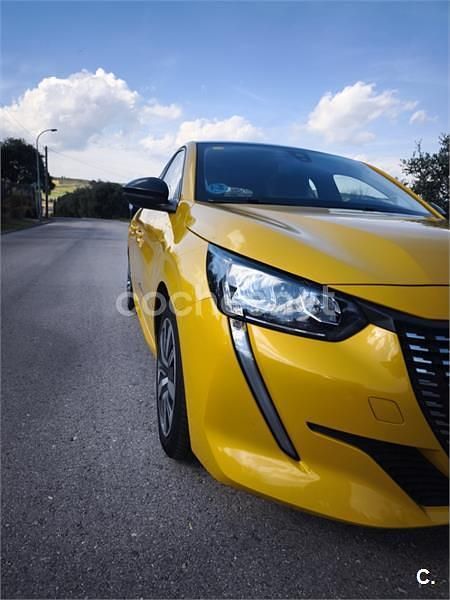 Usado Peugeot 208 Active 100 CV (73 kW) 2020 Amarillo Utilitario
