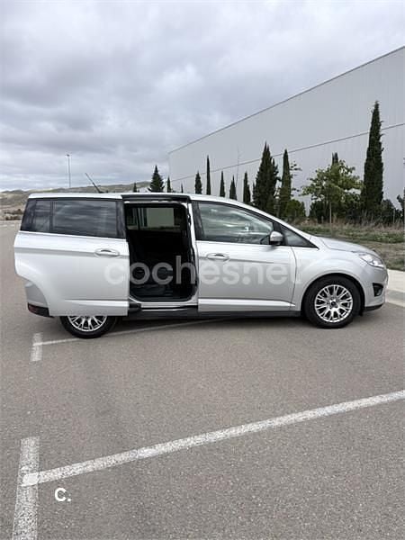 Usado Ford Grand C-Max Titanium 140 CV (102 kW) 2013 Gris / plata Monovolumen