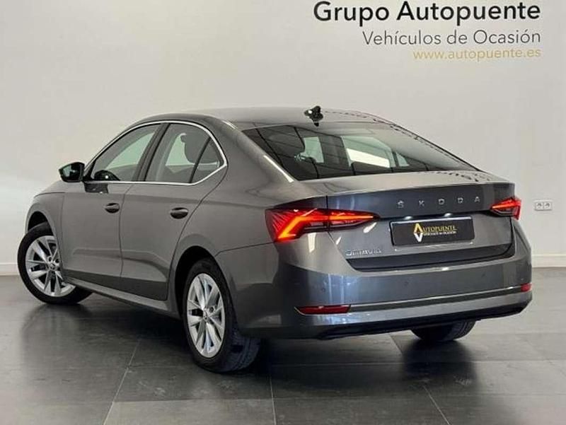 Usado Skoda Octavia Ambition 150 CV (110 kW) 2023 Gris Berlina
