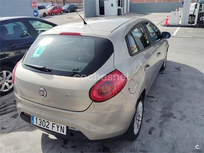 Usado Fiat Bravo Dynamic 120 CV (88 kW) 2007 Beige Utilitario