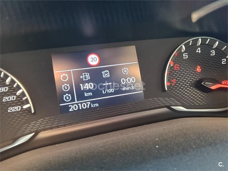 Usado Peugeot 2008 Active 100 CV (73 kW) 2024 Blanco SUV