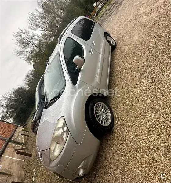 Usado Peugeot Partner Tepee Active 92 CV (67 kW) 2010 Gris / plata Monovolumen