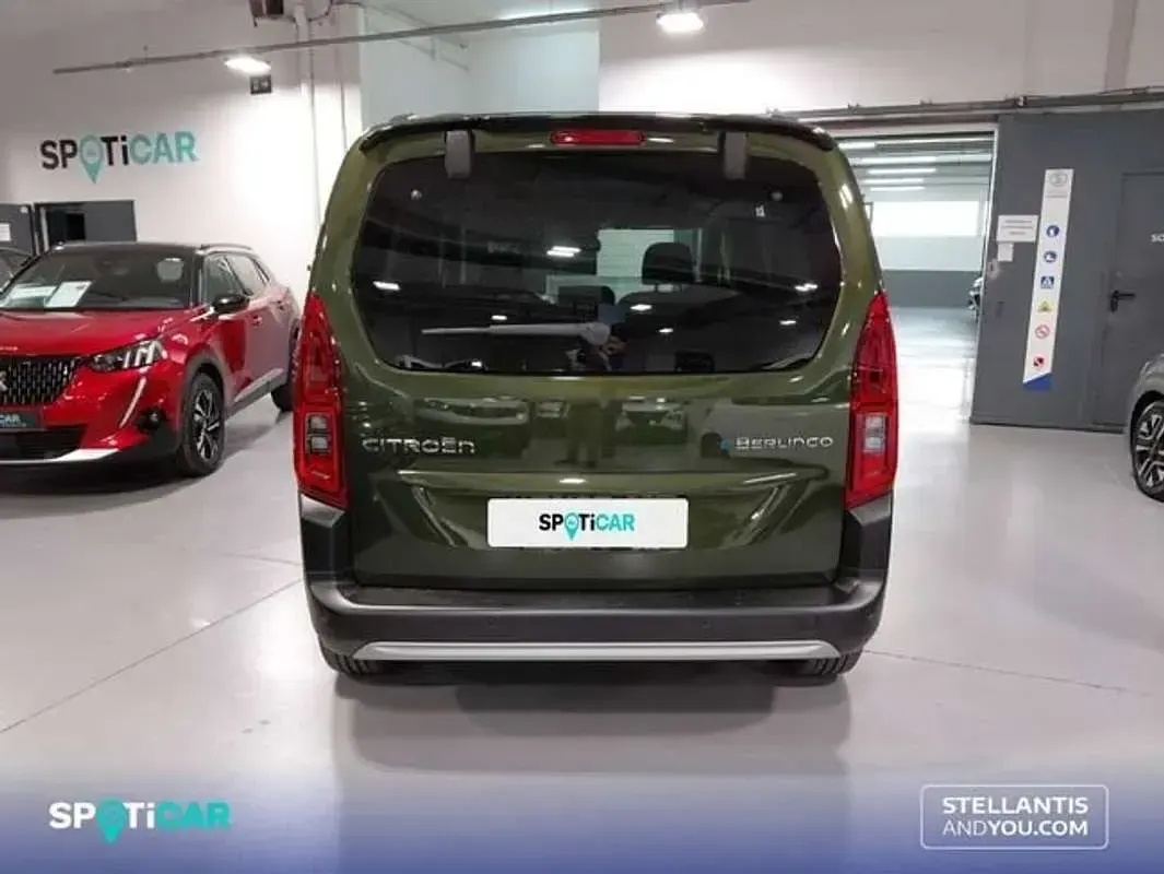 Usado Citroën Berlingo 100 kW (136 CV) 2025 Verde Monovolumen