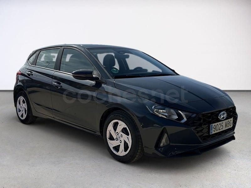 Usado Hyundai i20 101 CV (74 kW) 2022 Gris / plata Utilitario