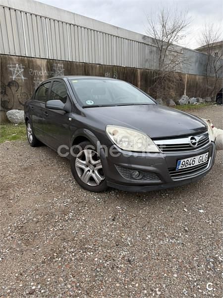 Usado Opel Astra Edition 100 CV (73 kW) 2009 Gris / plata Berlina