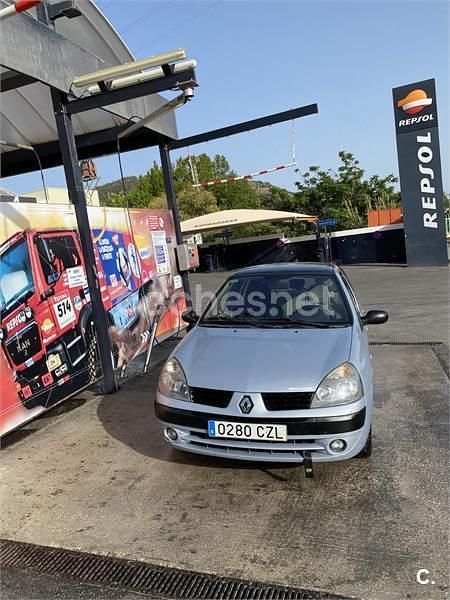 Usado Renault Clio II Authentique 80 CV (58 kW) 2004 Gris / plata Berlina