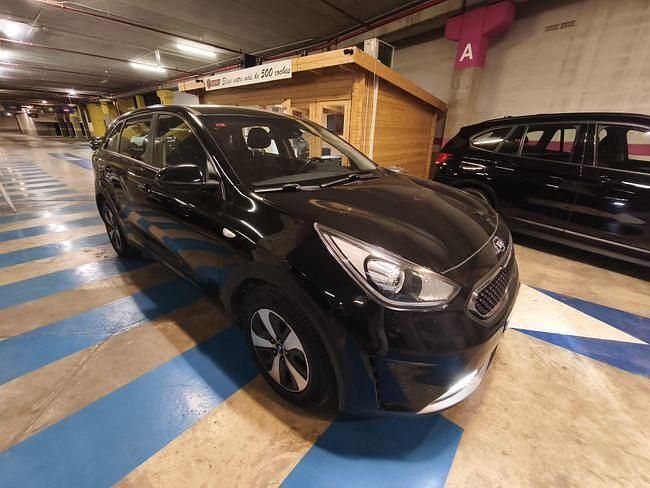Usado Kia Niro 141 CV (103 kW) 2017 Negro SUV