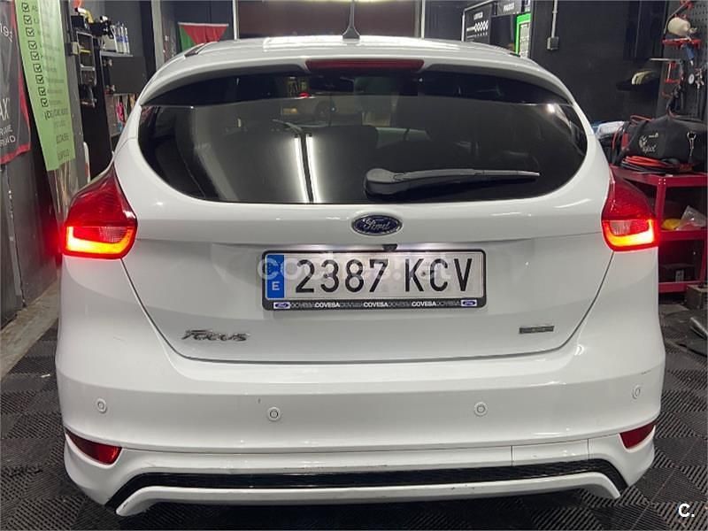 Usado Ford Focus ST-Line 125 CV (91 kW) 2017 Blanco Berlina