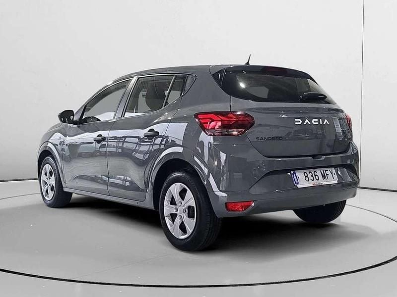 Usado Dacia Sandero Essentiel 101 CV (74 kW) 2023 Gris Utilitario