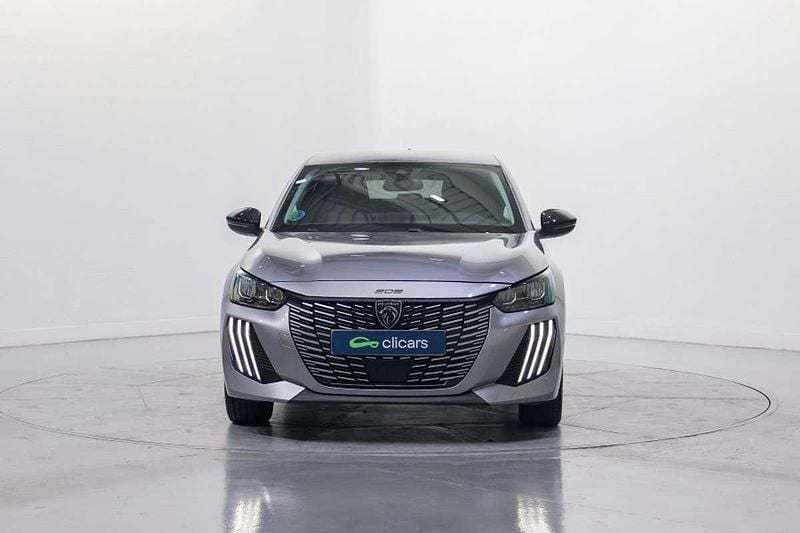 Usado Peugeot 208 Allure 101 CV (74 kW) 2025 Plateado Utilitario
