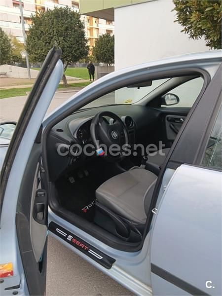 Usado Seat Ibiza Sport 100 CV (73 kW) 2004 Azul Utilitario