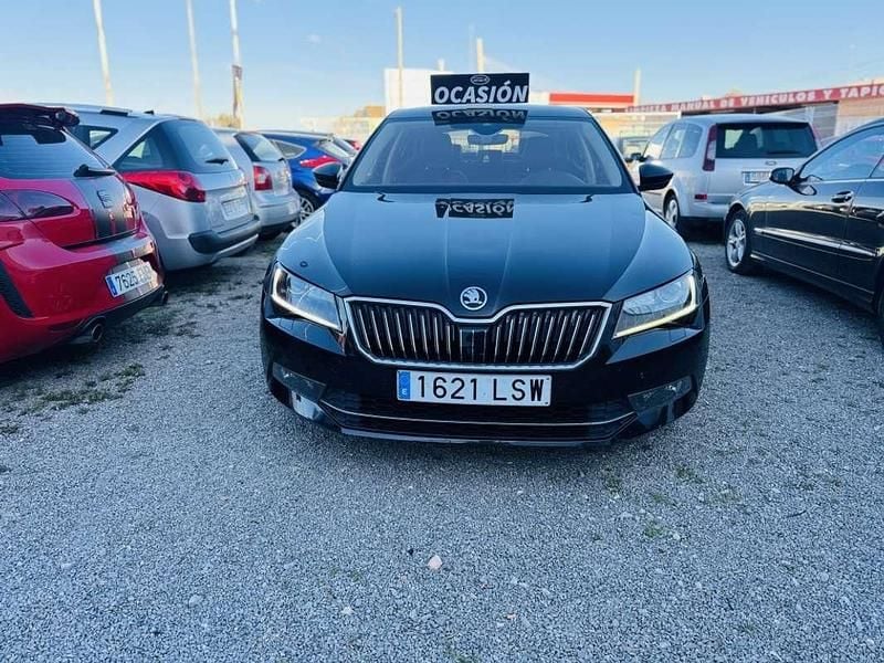 Usado Skoda Superb Active 150 CV (110 kW) 2016 Negro Berlina