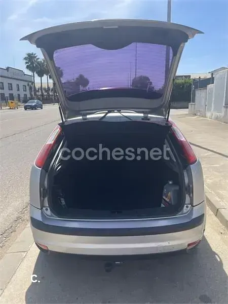 Usado Ford Focus Trend 109 CV (80 kW) 2006 Gris / plata Familiar