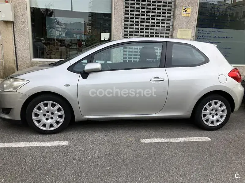 Usado Toyota Auris 90 CV (66 kW) 2008 Gris / plata Utilitario
