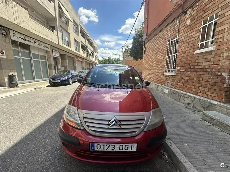 Usado Citroën C3 61 CV (44 kW) 2005 Rojo Berlina