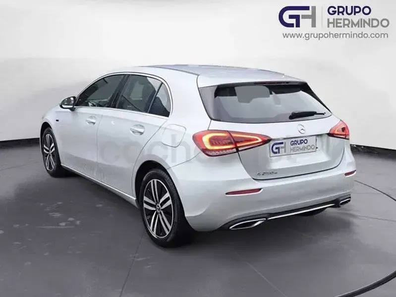 Usado Mercedes A250 218 CV (160 kW) 2021 Gris / plata Berlina