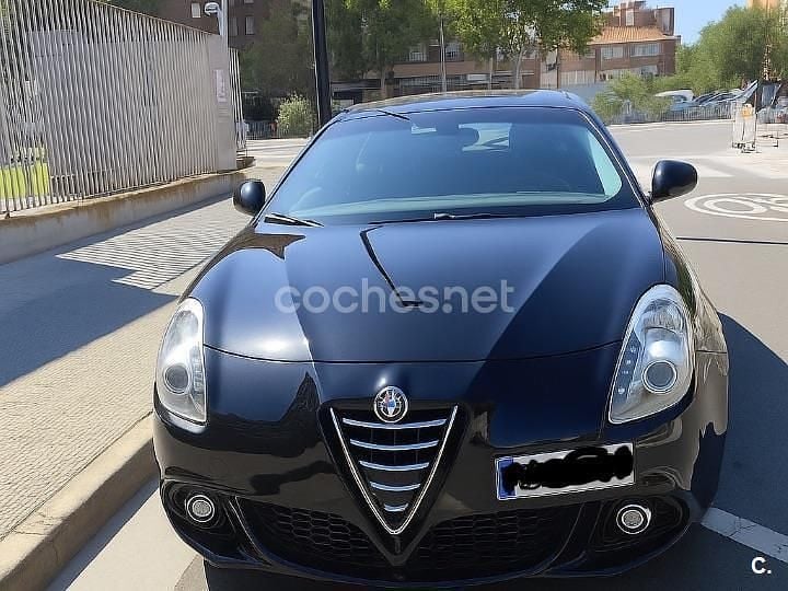 Negro Usado 2015 Alfa Romeo Giulietta Distinctive Utilitario | 10.990 € (Precio justo) - Imagen 1/2