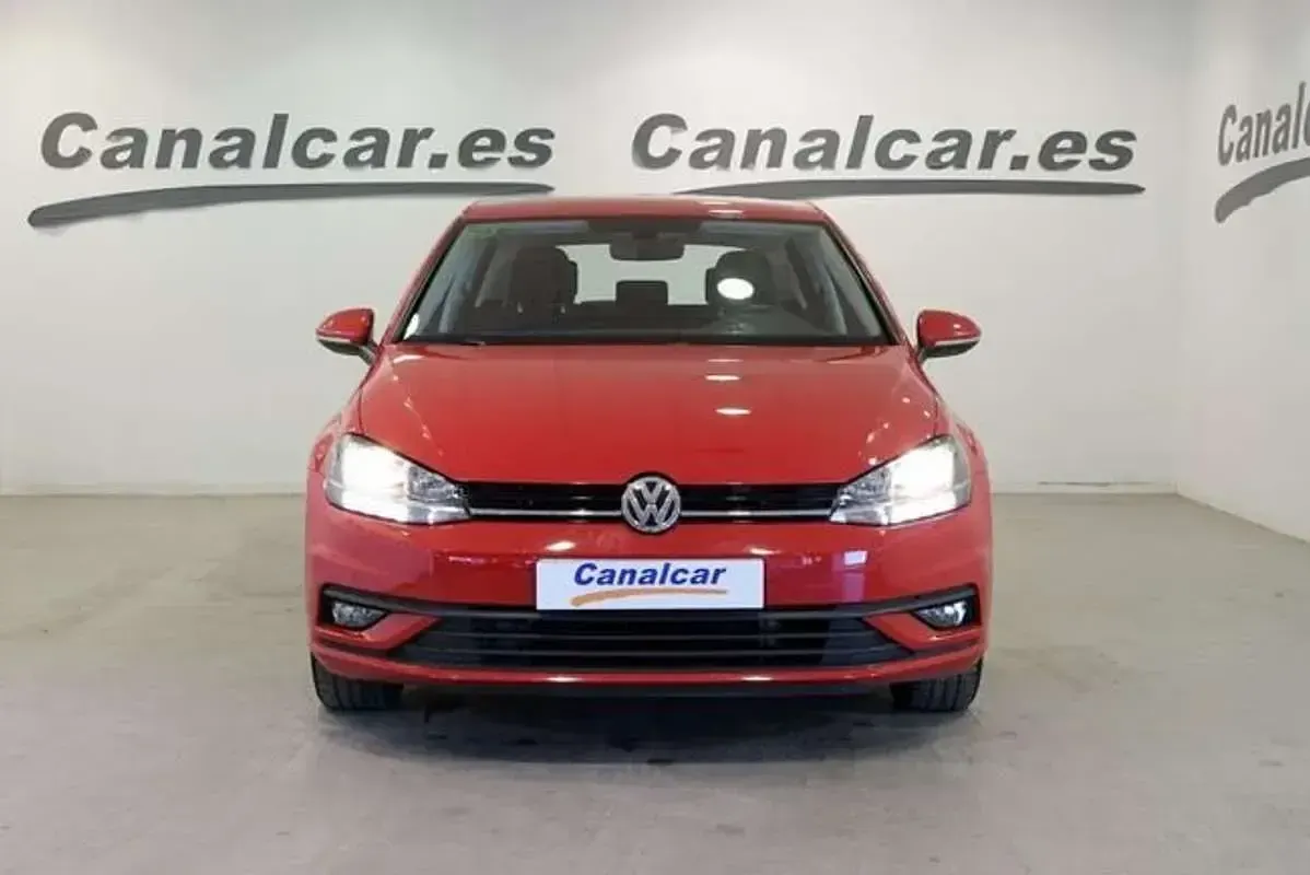 Usado VW Golf VII Advance 116 CV (85 kW) 2018 Rojo Familiar