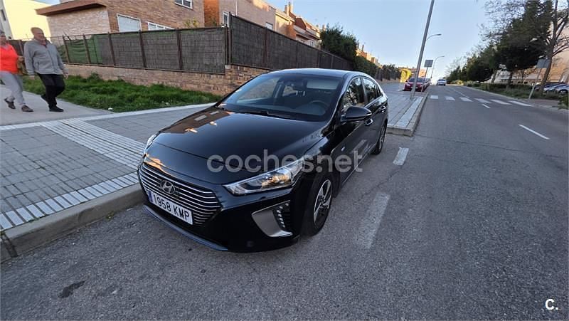 Usado Hyundai Ioniq 141 CV (103 kW) 2018 Negro Utilitario