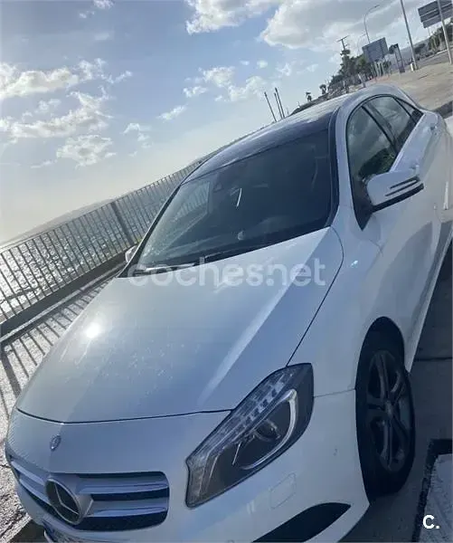 Usado Mercedes A180 Urban 109 CV (80 kW) 2015 Blanco Berlina