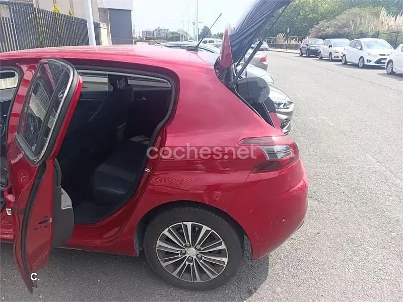 Usado Peugeot 308 Allure 110 CV (80 kW) 2020 Rojo Berlina