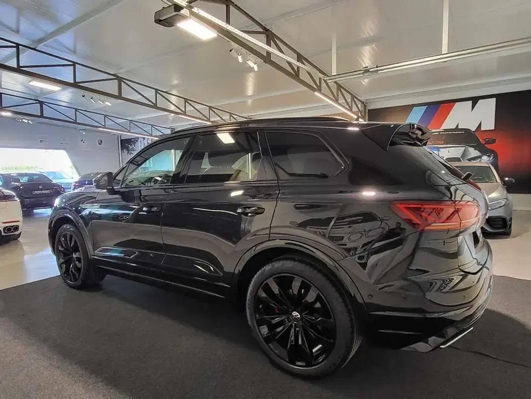 Usado VW Touareg Elegance 286 CV (210 kW) 2022 Negro SUV