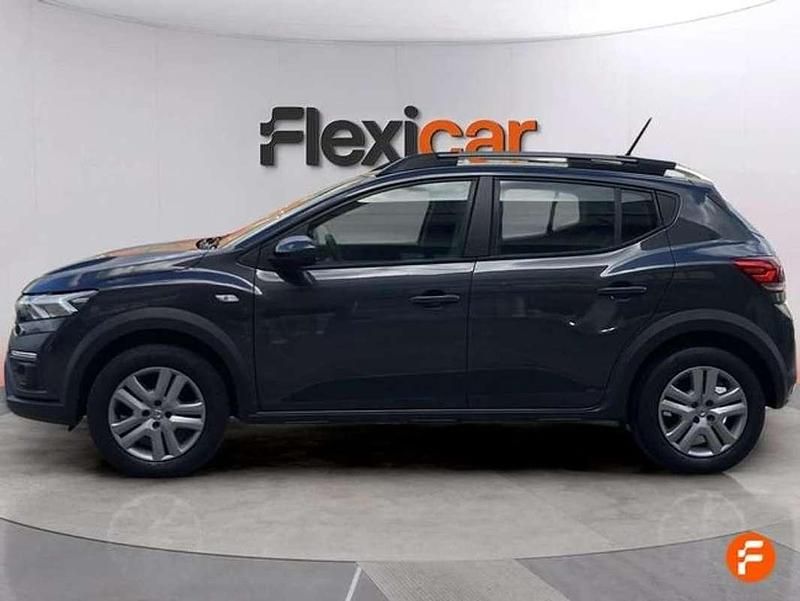 Usado Dacia Sandero Comfort 101 CV (74 kW) 2022 Gris Utilitario