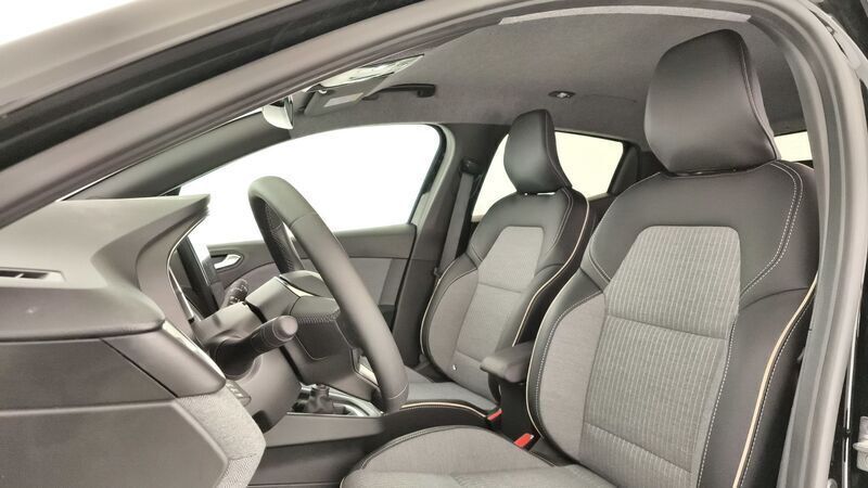 Usado Renault Clio V Techno 90 CV (66 kW) 2024 Negro