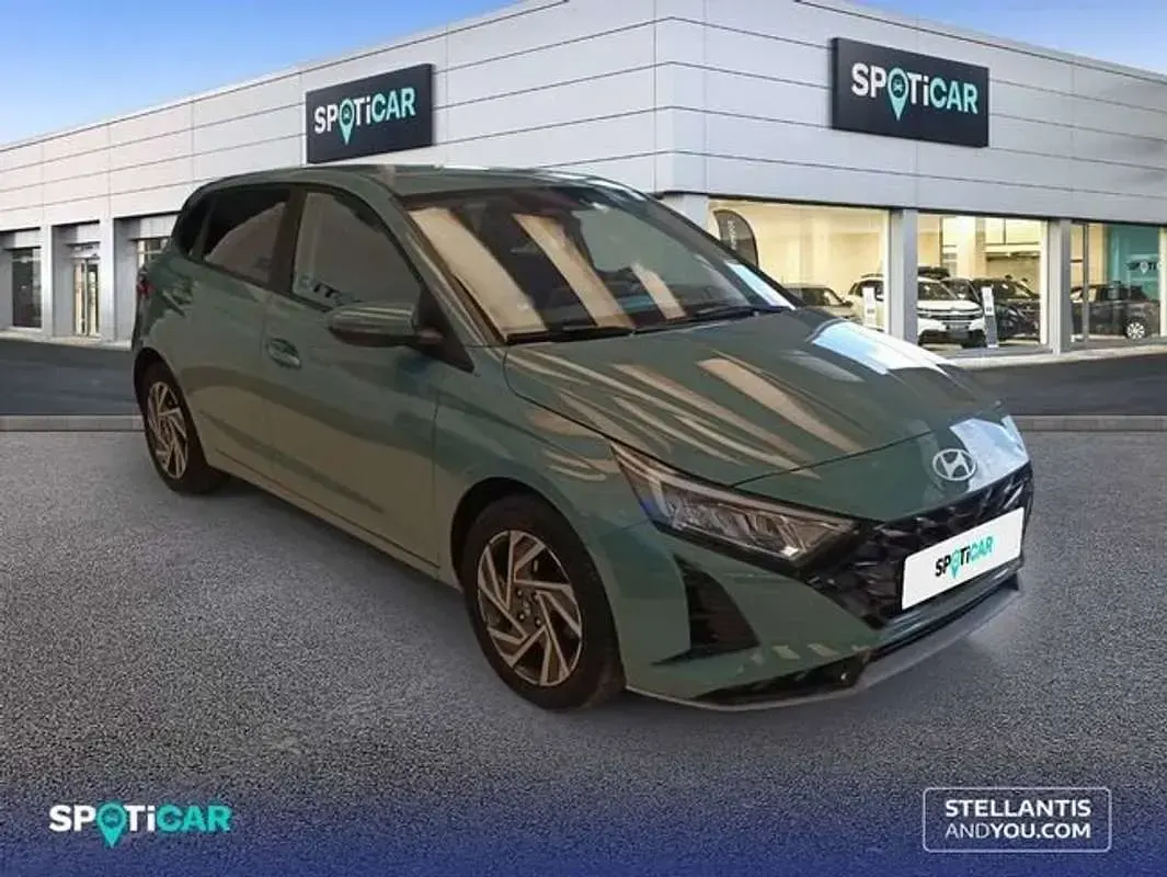 Usado Hyundai i20 101 CV (74 kW) 2025 Verde Utilitario