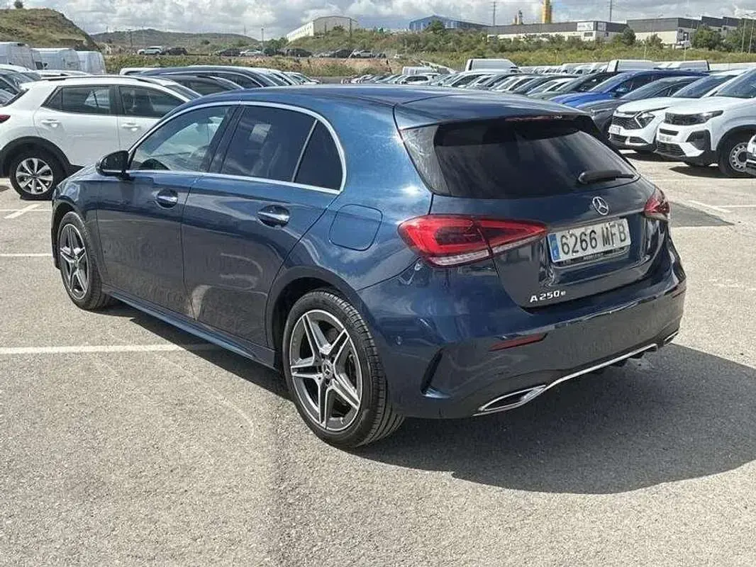 Usado Mercedes A250 218 CV (160 kW) 2023 Azul Berlina
