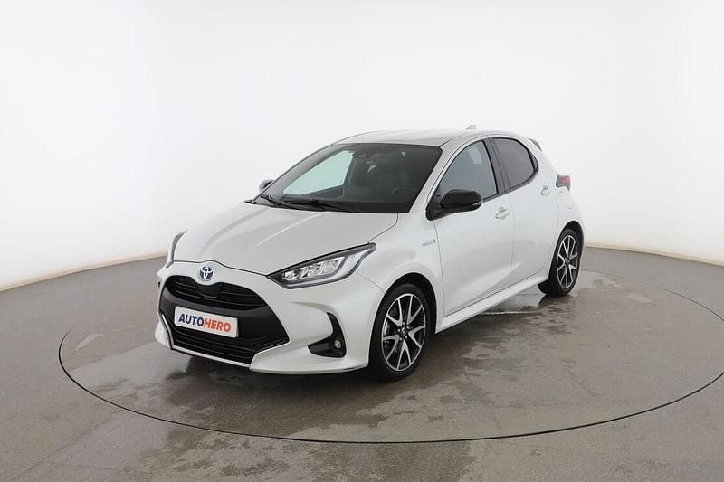 Blanco Usado 2021 Toyota Yaris Hybrid Style Berlina | 19.799 € (Precio justo) - Imagen 1/3