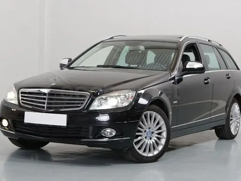 Usado Mercedes C320 Avantgarde 224 CV (164 kW) 2007 Negro Familiar