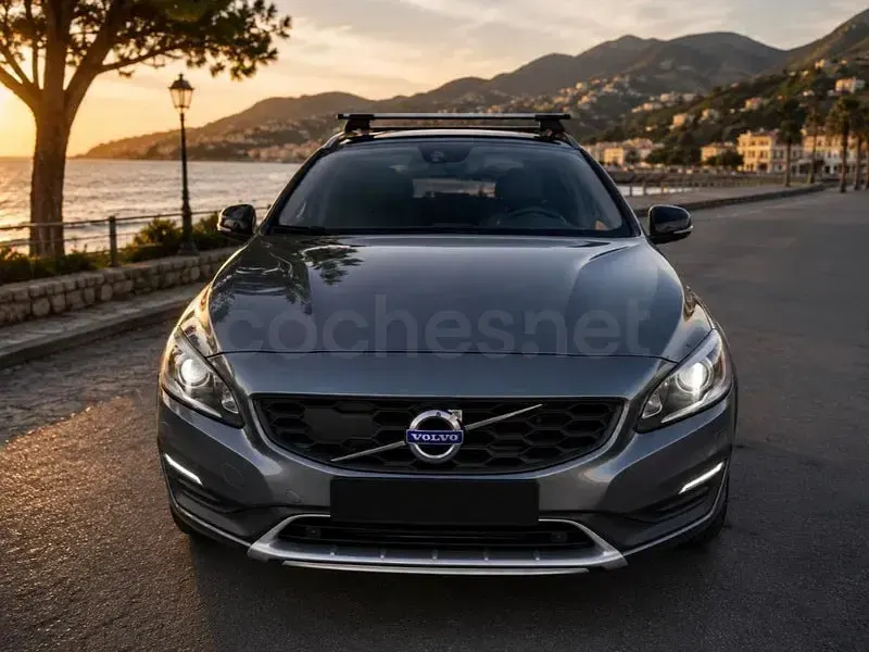 Usado Volvo V60 CC Summum 190 CV (139 kW) 2017 Gris / plata Familiar