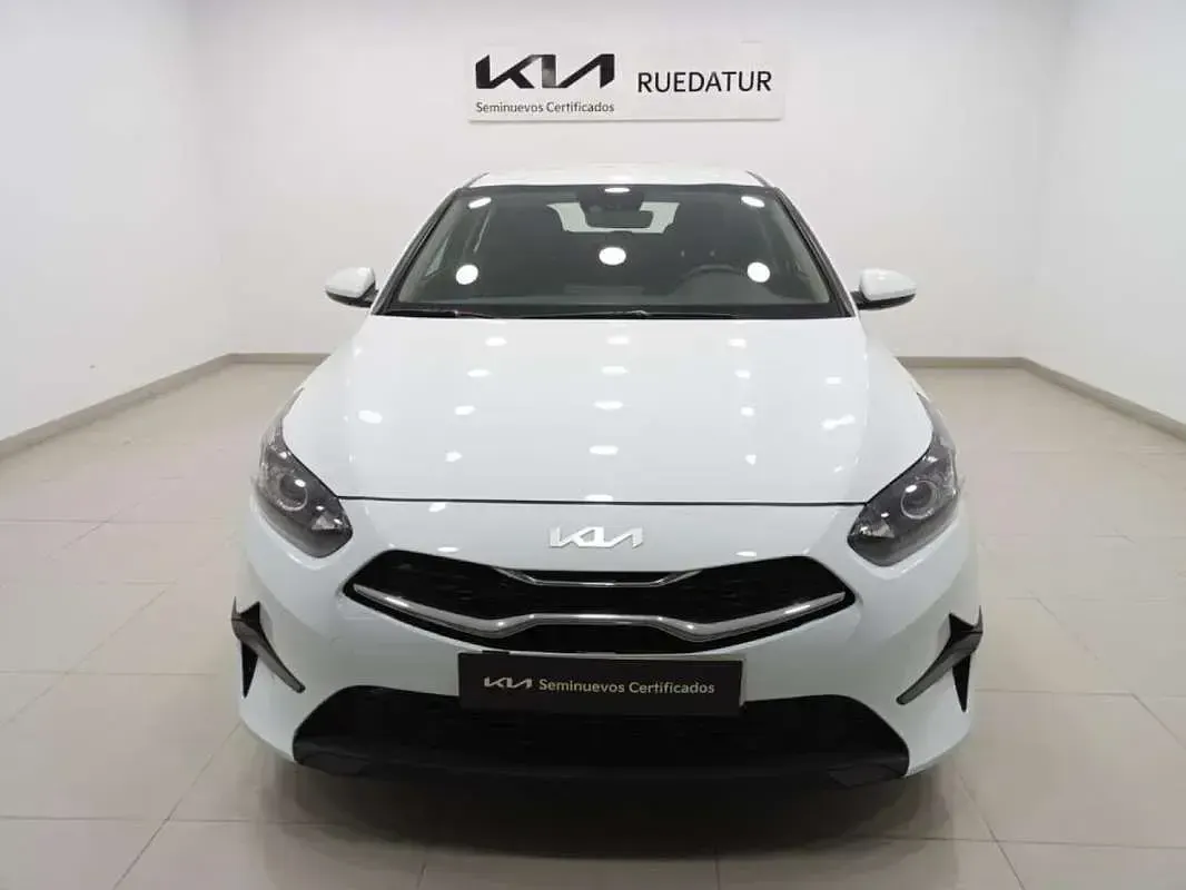Usado Kia Ceed Style 101 CV (74 kW) 2024 Blanco Utilitario