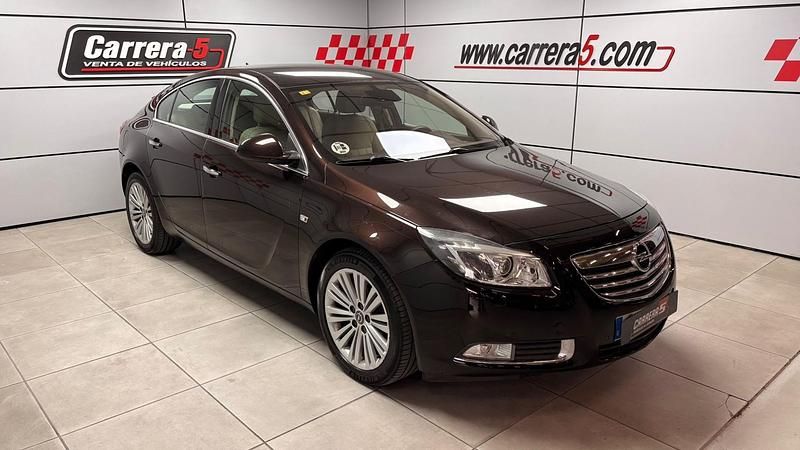 Usado Opel Insignia Selective 130 CV (95 kW) 2013 Negro Familiar