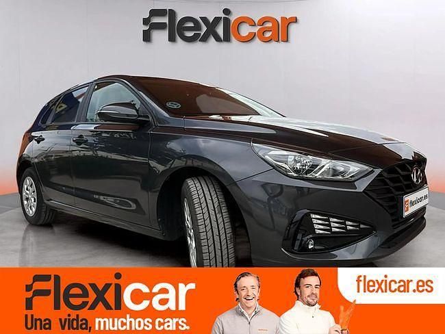 Gris / plata Usado 2022 Hyundai i30 Berlina | 15.990 € (Precio justo) - Imagen 1/4