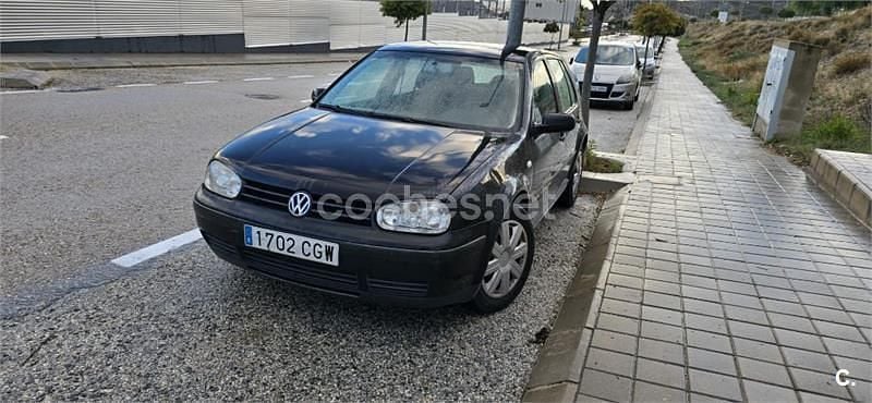 Usado VW Golf IV 100 CV (73 kW) 2003 Negro Berlina