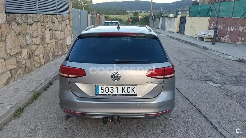 Usado VW Passat Advance 150 CV (110 kW) 2017 Gris / plata Familiar