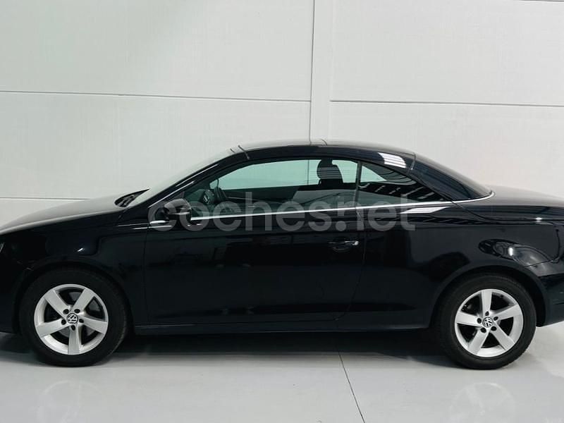 Usado VW Eos Sport 160 CV (117 kW) 2012 Negro Descapotable