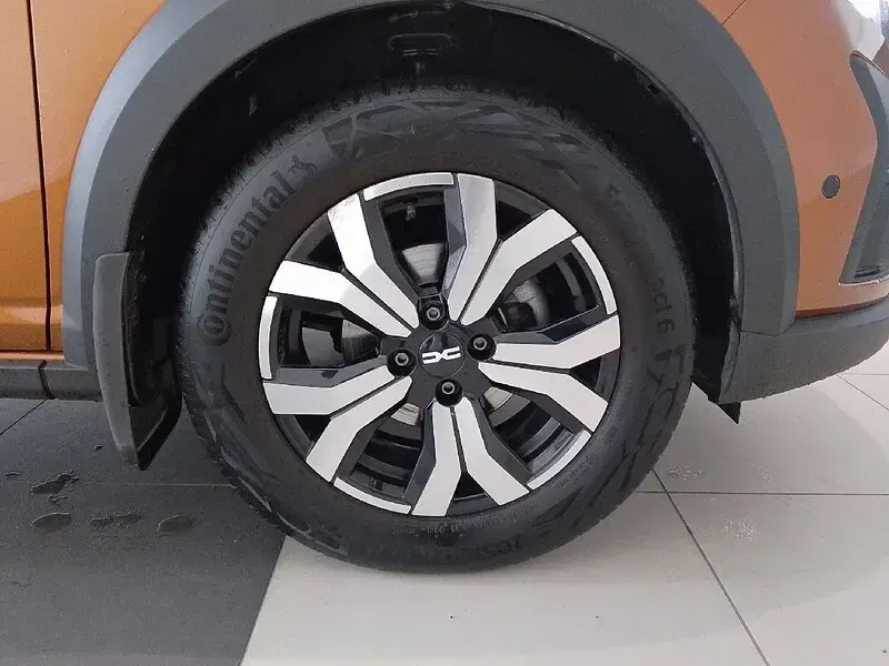 Usado Dacia Sandero Expression 110 CV (80 kW) 2023 Naranja Berlina