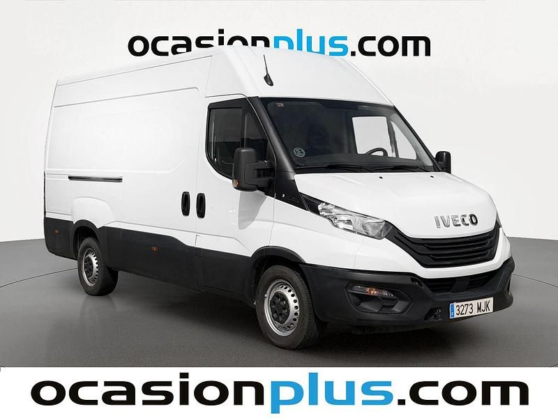 Usado Iveco Daily 156 CV (114 kW) 2023 Blanco Familiar
